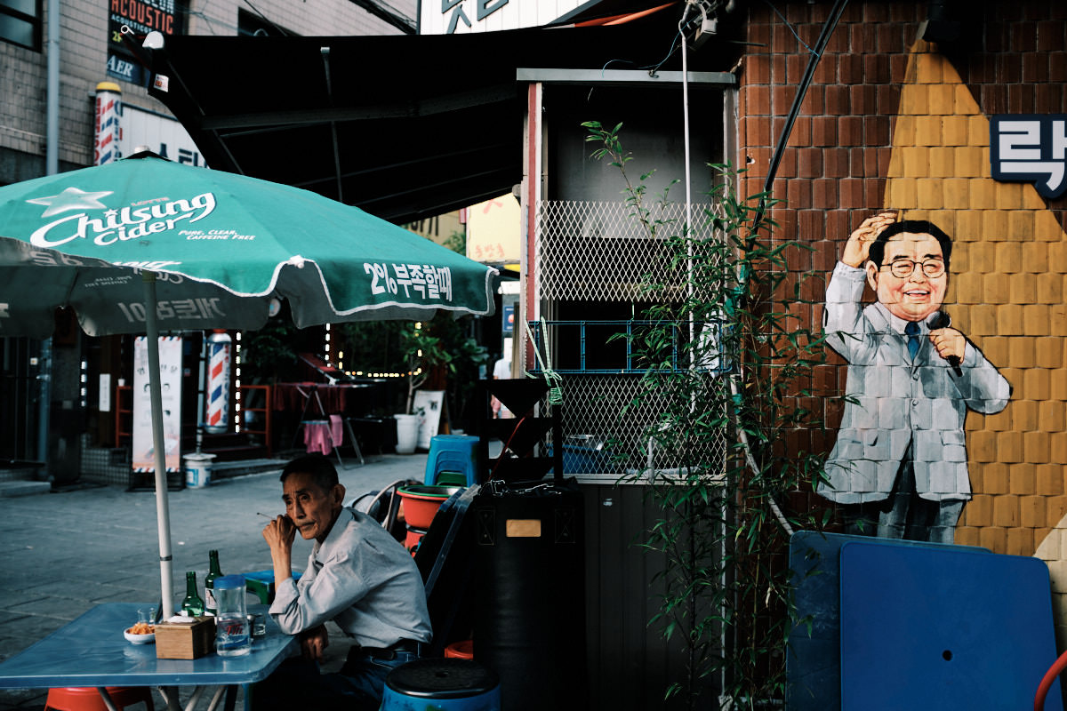 Seoul Street Photography - Boozy Afternoon