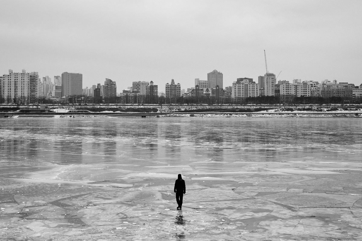 Walking on Frozen Han River
